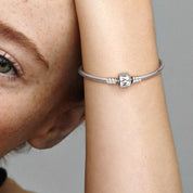 Pulsera de plata de ley y cierre clasica